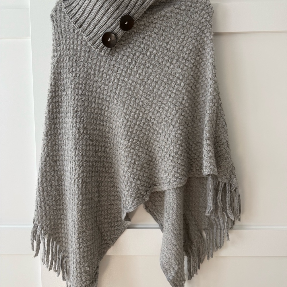 Gray Knit Women’s Poncho with Fringe Detail and Wooden Decoration Buttons